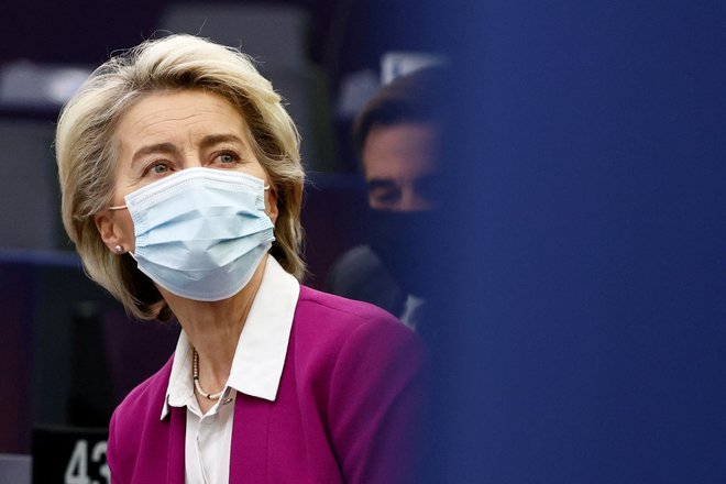 Predsednica evropske komisije Ursula von der Leyen je pozvala k omejitvi potovanj. FOTO: AFP
