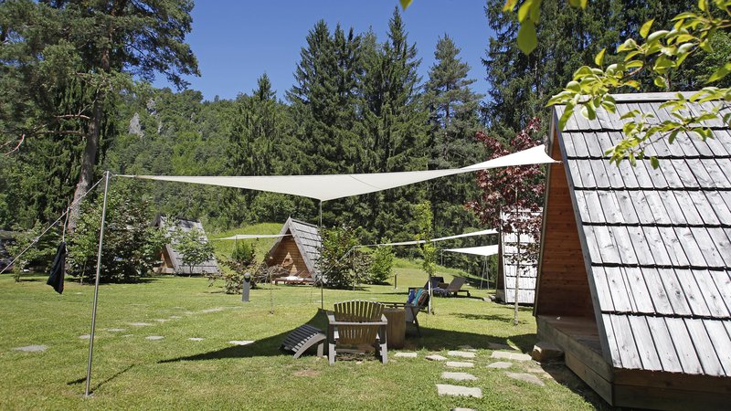 Fotografija: V Savi Turizmu bodo v petzvezdičnem Campingu Bled kamp parcele nadgradili v luksuzne. Foto Leon Vidic
