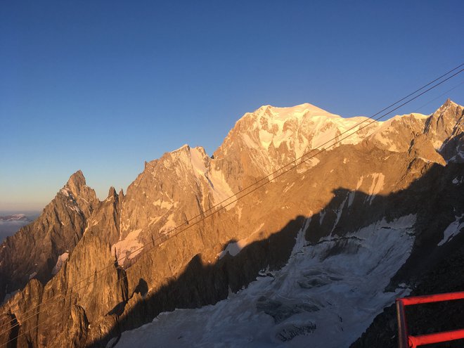 Terenske raziskave so potekale v koči na Mont Blancu. FOTO: Tadej Debevec
