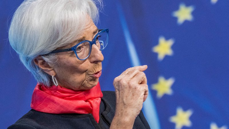 Fotografija: Predsednica ECB Christine Lagarde pravi, da prihodnje leto še ne računa na višanje obrestnih mer. Foto: Thomas Lohnes/Pool via Reuters 
