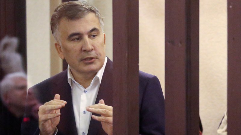Fotografija: Čeprav ima resne zdravstvene težave, Mihail Saakašvili noče zapustiti domovine, kamor se je vrnil z načrti, da bo ponovno stopil na čelu ljudskega upora.

FOTO: Irakli Gedenidze/Reuters
