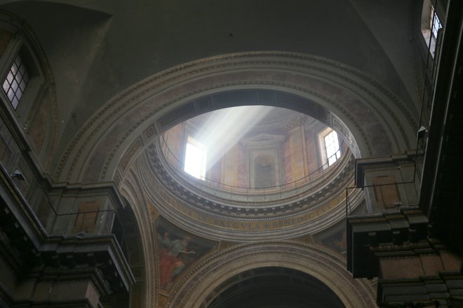 Impresivne igre svetlobe in senc v rimskih cerkvah FOTO: Milan Ilić
