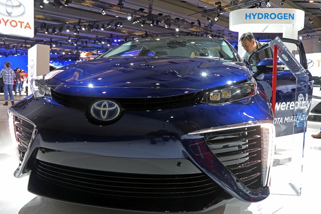 Toyota mirai dokazuje, da si bo vodik nedvomno odrezal del energetske mobilnostne prihodnosti. FOTO: Chris Helgren/Reuters

