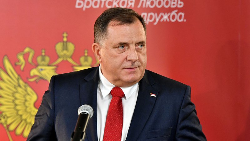 Fotografija: Član predsedstva Bosne in Hercegovine Milorad Dodik je opogumljen z rusko podporo odločno stopil na pot odcepitve in si prislužil ameriške sankcije. FOTO: Elvis BARUKCIC/AFP
