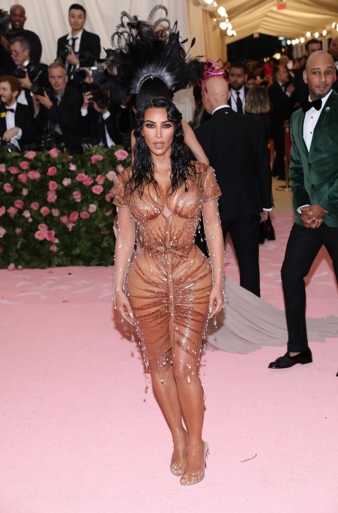 Kim Kardashian je na Met Gala nosila Muglerjevo kreacijo, ki so jo oblikovali kar osem mesecev. Foto Andres Otero/wenn.com
