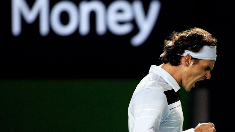 Fotografija: Denar se lepi na 40-letnega Federerja. FOTO: Tim Wimborne/ Reuters
