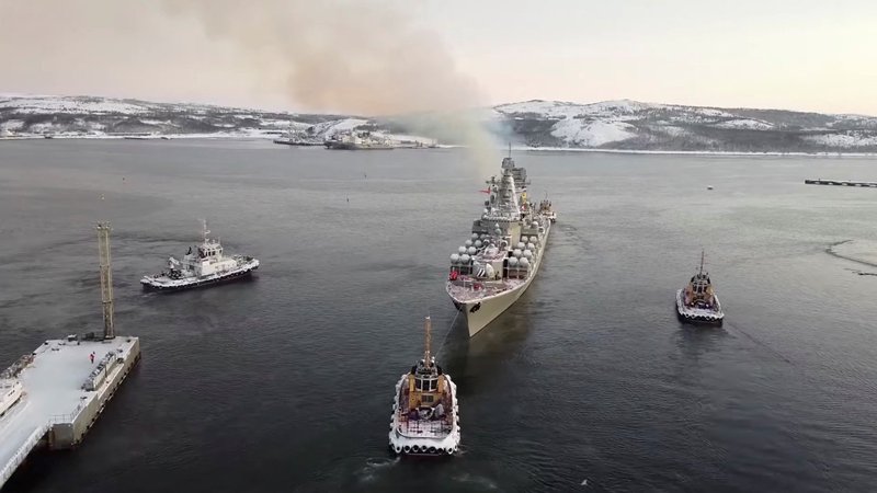Fotografija: Vojna ladja ruske mornarice Maršal Ustinov je konec januarja sodelovala na vajah v Barentsovem morju. FOTO: Reuters

