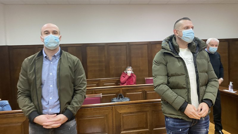 Fotografija: Sojenje Bojanu Stanojeviću (levo) in Klemnu Kadivcu se vedno bolj zapleta. FOTO: Moni Černe
