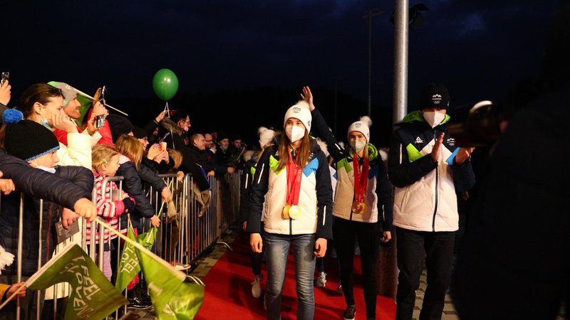 Fotografija: Sprejem olimpijske prvakinje Urše Bogataj. FOTO: Črt Piksi
