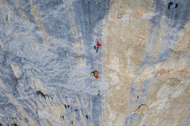 Švica je pravi raj za plezanje večraztežajnih smeri, pa tudi država, v kateri se je rodil in odraščal Cedric Lachat. FOTO: Guillaume Broust
