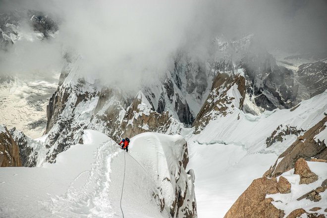 Link Sar je film o vrhunskem ameriškem alpinistu, ki nam razkrije svoja razmišljanja o medosebnih odnosih in plezalnih ambicijah, ki se mu porajajo med vzponom na enega od najtežjih nepreplezanih vrhov na svetu: Link Sar v Pakistanu. FOTO: Promocijsko gradivo
