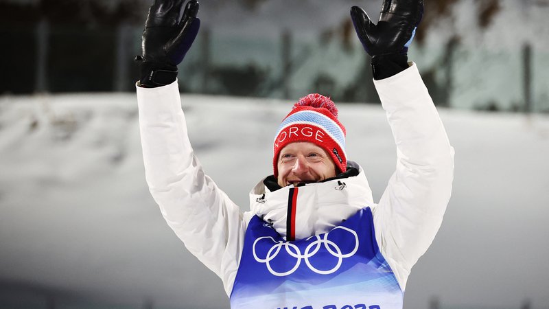 Fotografija: Norvežan Johannes Thingnes Bø je bil najhitrejši v sprinterski dicsiplini na 10 km in je osvojil že drugo zlato kolajno. FOTO: Kim Hong-ji Reuters
