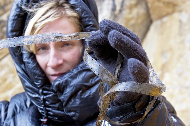 Eliza Kubarska združuje dve svoji strasti, plezanje in ustvarjanje filmov. FOTO: David Kaszlikowski/Vertical Vision
