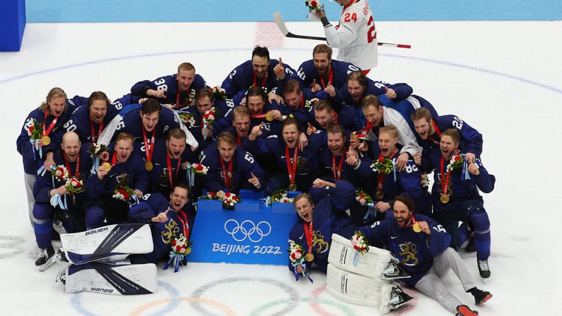 Fotografija: Zgodovinska zmaga Fincev proti zgodovinsko najbolj osovraženimi tekmeci Rusi je bila pika na i hokejskega turnirja brez zvezdnikov iz NHL. FOTO: Brian Snyder/Reuters
