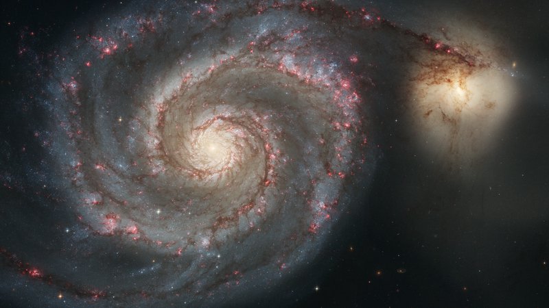 Fotografija: Edwin Hubble je odkril, da naša galaksija še zdaleč ni edina. S teleskopom, poimenovanim po njem, so fotografirali čudovito galaksijo Vrtinec (ali M51). FOTO: Nasa, Esa
