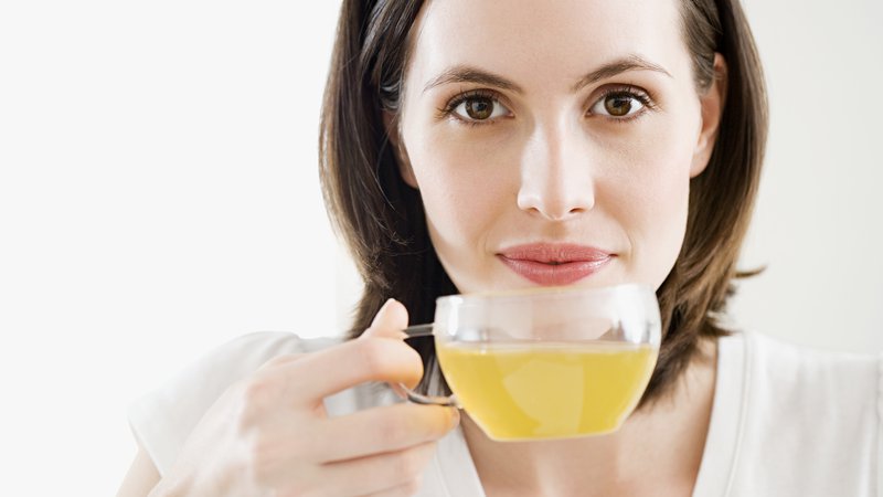Fotografija: Pitje zelenega čaja lahko pomaga: pri preprečevanju raka debelega črevesa, danke in trebušne slinavke. FOTO: Shuttersock

