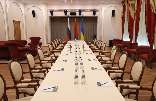 Pogled na prizorišče, ki bo gostilo pogovore med delegacijami Ukrajine in Rusije v beloruski regiji Gomel. FOTO: Sergei Kholodilin/AFP
