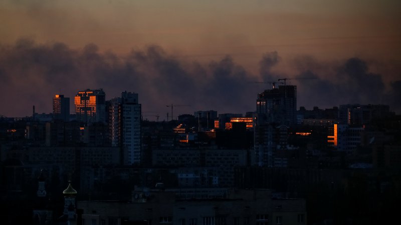 Fotografija: Kijev po obstreljevanju. FOTO: Gleb Garanich/Reuters
