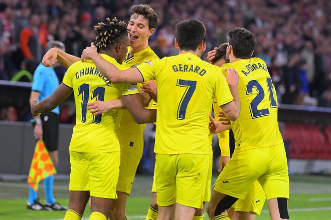 Nogometaši Villarreala so se takole veselili napredovanja v polfinale lige prvakov. FOTO: Jose Jordan/AFP
