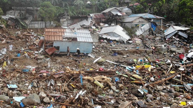 Vas Pilar na otoku Leyte je uničena. FOTO: Bobbie Alota/AFP
