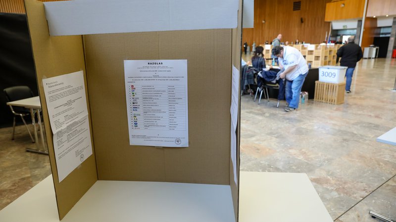 Fotografija: V treh dneh je predčasno glasovalo kar 7,67 odstotka volilnih upravičencev. FOTO: Črt Piksi/Delo

