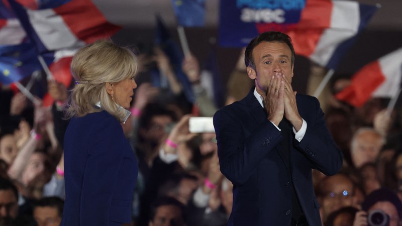 Fotografija: Emmanuel Macron se kot predsednik Francije, že pet let vpet v globalno dogajanje, sprašuje o novem svetu in (ne)uspešno ponuja odgovore. FOTO: Thomas Coex/Afp
