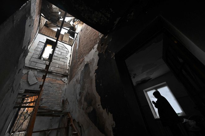 Uničenje v Buči v okolici Kijeva. FOTO: Sergei Supinsky/AFP
