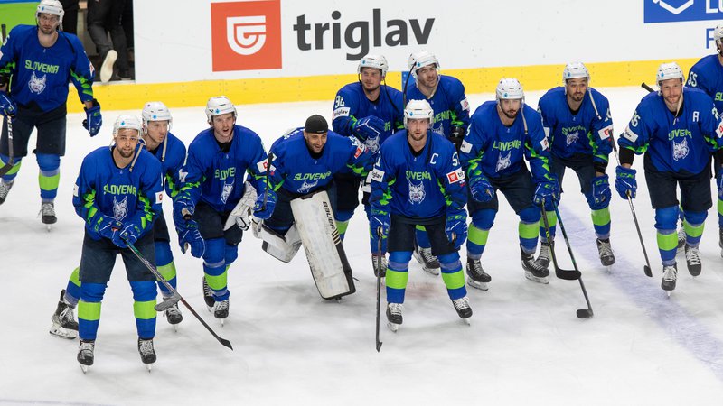Fotografija: Slovenski hokejisti so si zagotovili vrnitev v elitni razred svetovnega hokeja. FOTO: Voranc Vogel

