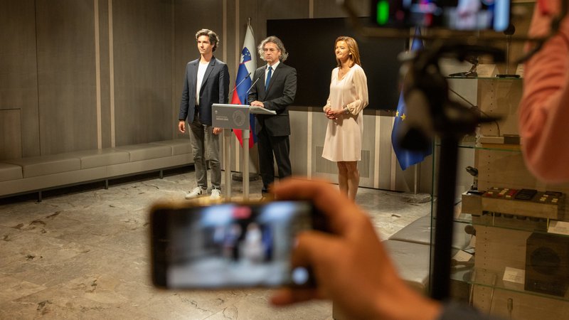 Fotografija: Robert Golob, Tanja Fajon in Luka Mesec po pogovorih o sestavi nove vlade. FOTO: Voranc Vogel/Delo
