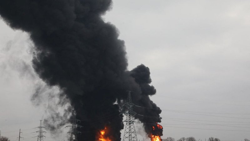 Fotografija: Pred dobrim mesecem so z ruske strani poročali o ukrajinskem napadu na naftna skladišča. FOTO: Reuters
