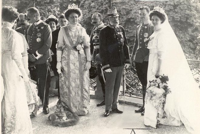 Cesar Franc Jožef I. na poroki nadvojvode Karla in Cite Burbonsko-Parmske v Schwarzauu oktobra leta 1911
