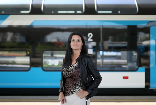 Darja Kocjan se veseli Emonike, boji pa se omejitev železniškega prometa med gradnjo. FOTO: Blaž Samec/Delo
