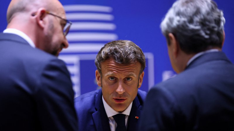 Fotografija: French President Emmanuel Macron attends the European Union leaders summit, as EU's leaders attempt to agree on Russian oil sanctions in response to Russia's invasion of Ukraine, in Brussels, Belgium May 30, 2022. REUTERS/Johanna Geron