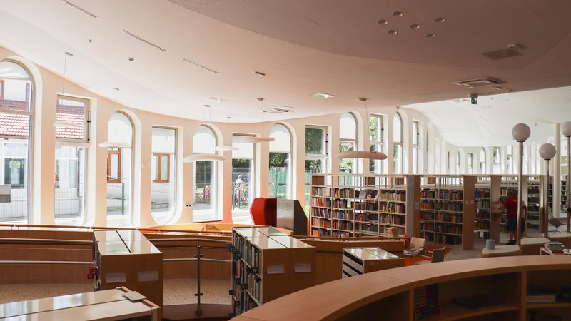 Fotografija: Novi del Valvasorjeve knjižnice je skorajda v celoti povsem odprt prostor. FOTO: Blaž Boršič
