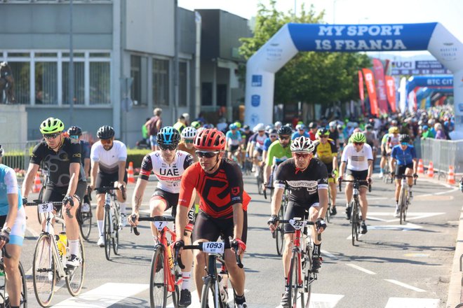 Ne le sodelovanje, tudi tekmovanje vodi kolesarske rekreativce. FOTO: Črt Piksi/Delo
