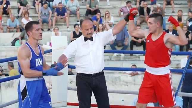 Fotografija: Gal Šepic (na fotografiji desno) je slavil zmago na močnem turnirju za pokal Akropole. FOTO: BZS

