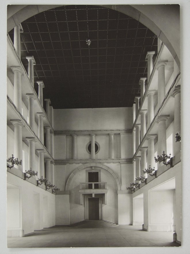 Plečnikova dvorana na Praškem gradu, ok. 1930

