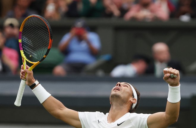Rafael Nadal se je takole veselil današnje zmage. FOTO: Paul Childs/Reuters
