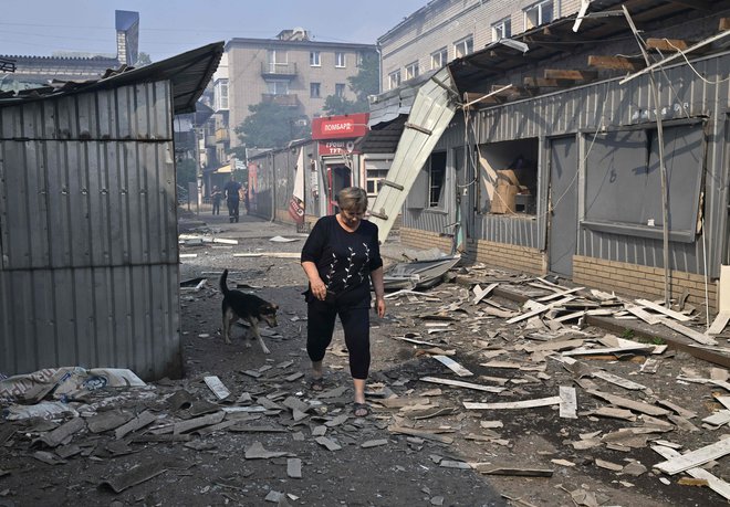 Uničene tržnica v Slovjansku. FOTO: Genya Savilov/AFP
