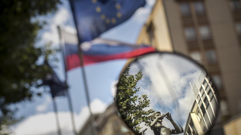Fotografija: Med bruseljskimi priporočili za Slovenijo, ki bodo danes sprejeta na kolegiju evropske komisije v okviru analize stanja vladavine prava v EU, je tudi krepitev uredniške neodvisnosti RTV Slovenija. FOTO: Voranc Vogel/Delo
