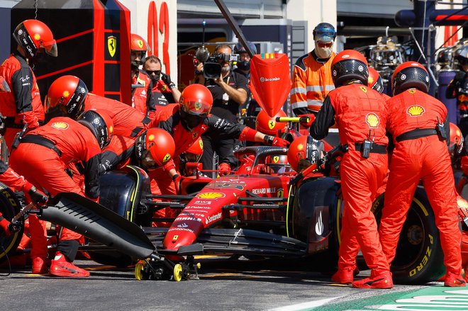 Ferrari se je spet premagal sam. FOTO: Eric Gaillard/AFP
