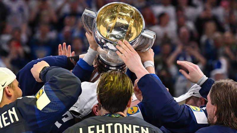 Fotografija: Finski hokejisti so letos osvojili vse, kar se je osvojiti dalo: naslovu olimpijskih prvakov so dodali še zlato lovoriko na svetovnem prvenstvu. FOTO: Jonathan Nackstrand/AFP
