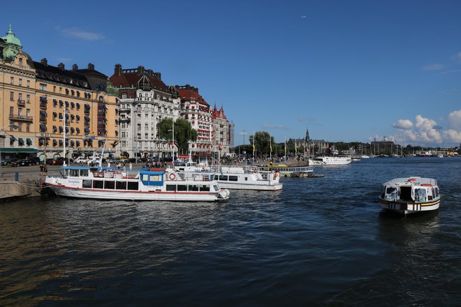 Ogled Stockholma z vode je lahko bistveno cenejši, če uporabljate ladje iz sistema mestnega javnega prevoza. FOTO: Jože Pojbič
