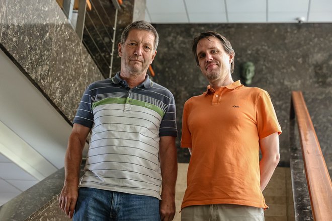 Prof. dr. Marko Mikuž in prof. dr. Borut Paul Kerševan sta sodelovala pri odkritju Higgsovega bozona, zdaj pa skušajo v Cernu odkriti karseda nenavadne delce, da bi pojasnili ustroj vesolja. FOTO: Črt Piksi
