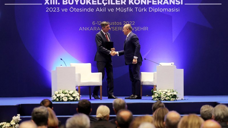 Fotografija: Predsednik Borut Pahor in turški zunanji minister Mevlüt Çavuşoğlu med diplomatsko konferenco v Ankari Foto: Urad predsednika republike
