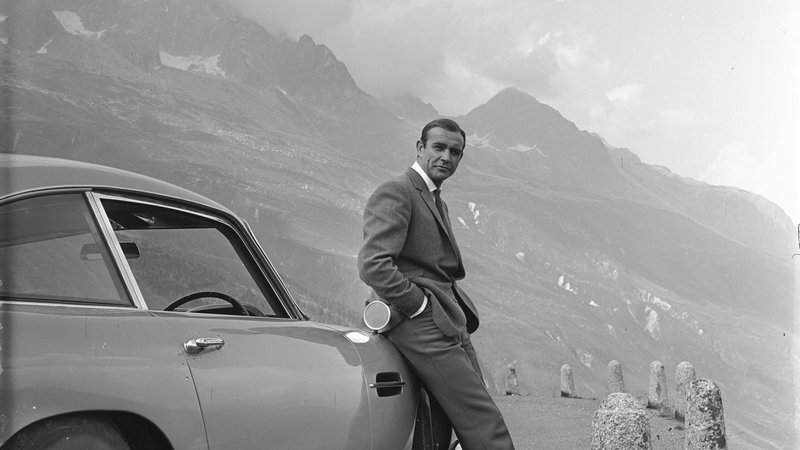 Fotografija: Za marsikoga je bil in ostal Sean Connery edini pravi Bond in aston martin DB5 njegov edini pravi avto. FOTO: Dokumentacija Dela
