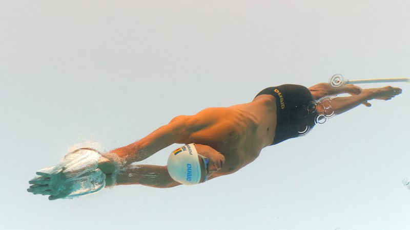Fotografija: David Popovici je izstrelek v bazenu. FOTO: Antonio Bronic/Reuters
