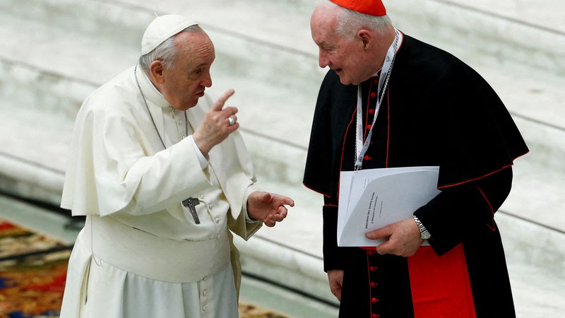 Fotografija: Tožbo v zvezi s spolnimi napadi so v Kanadi objavili nekaj tednov po tem, ko je državo obiskal papež Frančišek in se opravičil za več desetletij zlorab avtohtonega prebivalstva v katoliških šolah. Marc Ouellet je papeža spremljal na obisku. FOTO: Remo Casilli/Reuters
