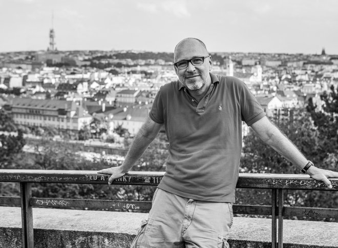 Mark Baker živi v Pragi več desetletij, Slovenijo pa dobro pozna. FOTO: spletna stran avtorja

