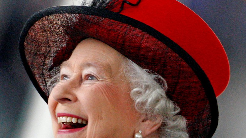 Fotografija: Ženska z najdaljšim stažem na britanskem prestolu je imela osem vnukov in 12 pravnukov. FOTO: Alessia Pierdomenico/Reuters
